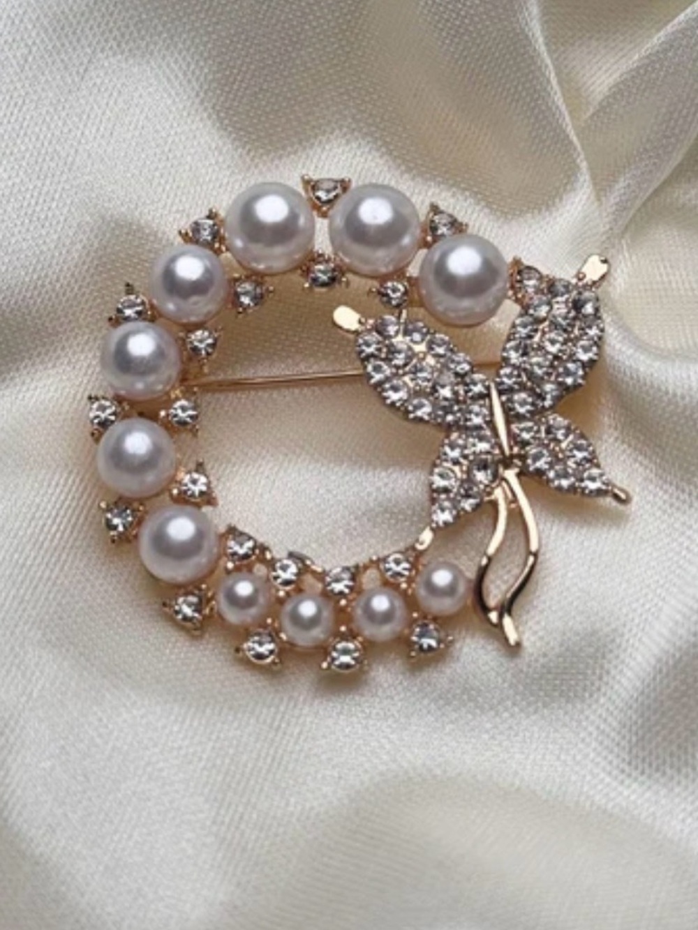 Brooch Enchanted Monarch Pearl Wreath Butterfly |Pavé Crystal Statement Pin NWOT - Picture 8 of 8